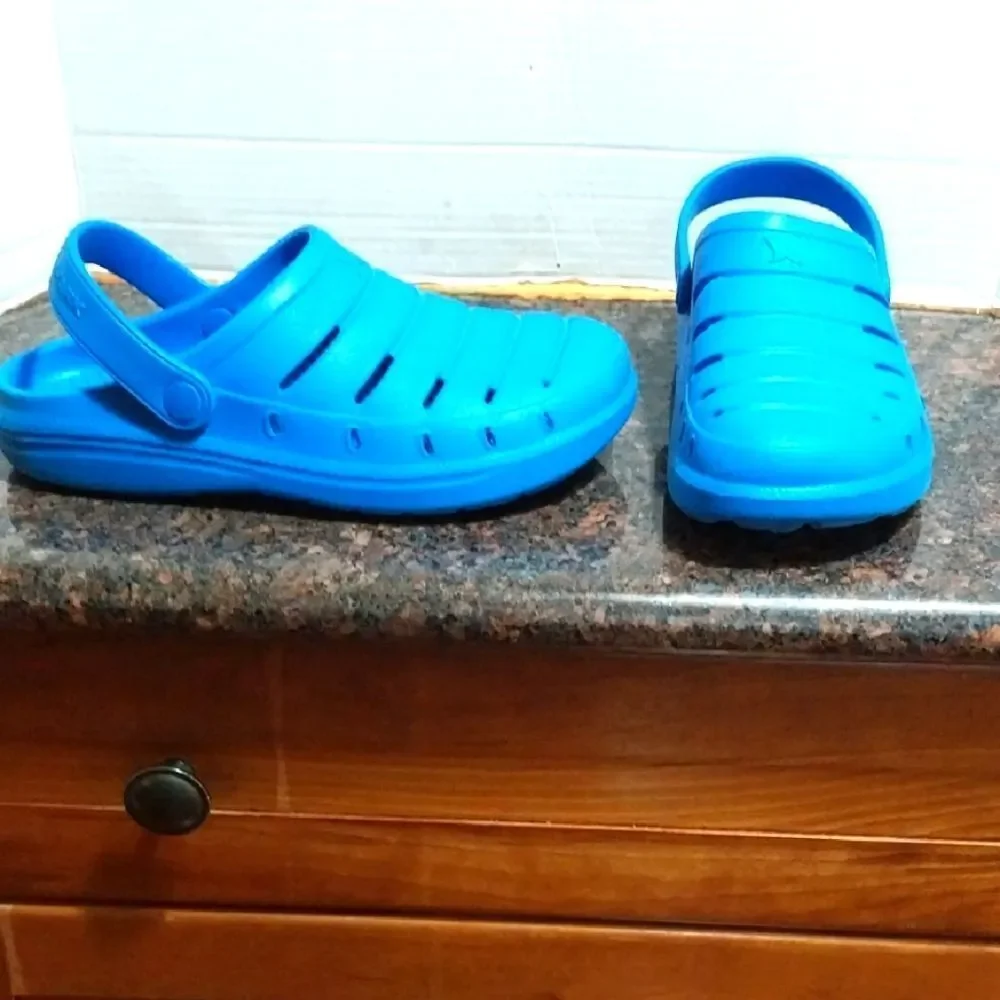Unisex Blue Sandals with Comfort and Style..Size 8